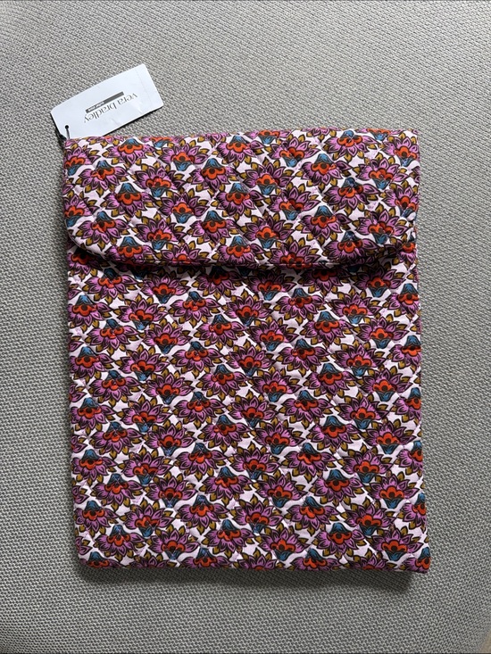 Vera Bradley Handbags - Vera Bradley Pink Floral Quilted Tech Sleeve